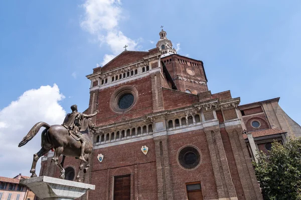 Pavia Italien Maj 2018 Duomo Pavia Med Häststaty Regisole Lombardiet — Stockfoto