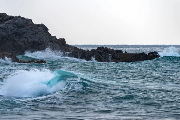 Splash Wave Rock Beach Varigotti Liguria Itália — Fotografia de Stock