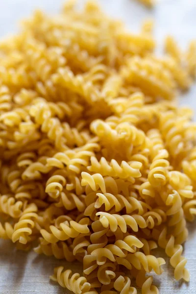 Massa Seca Não Cozida Italiana Fusilli — Fotografia de Stock