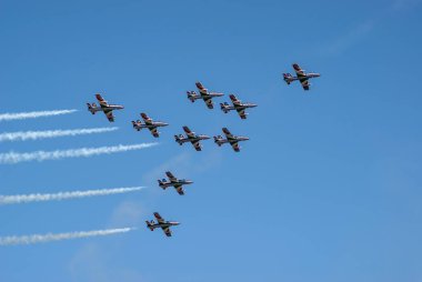 Imperia, İtalya - 15 Eylül 2012: İtalya 'nın Liguria bölgesindeki gösterilerinden birinde İtalyan Hava Kuvvetleri' nin akrobatik gösteri ekibi olan Frecce Tricolori