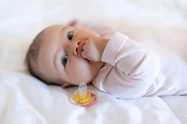 Close Baby Girl Bed Sucking Fist — Stock Photo, Image