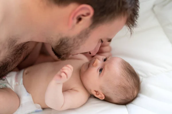Father Bonding His Baby Girl While Both Resting Bed — Stock Photo, Image
