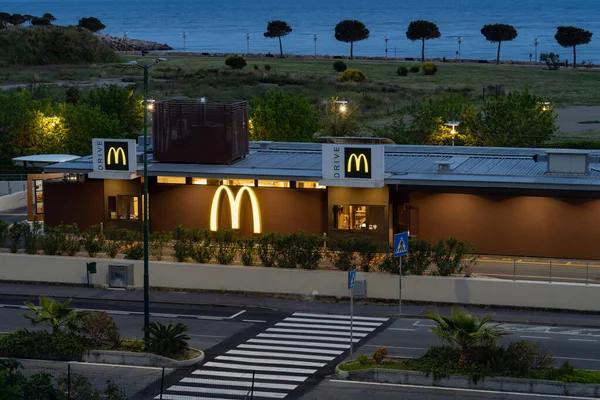임페리아 이탈리아 2020 이탈리아 임페리아에서 다니는 맥도날드 패스트푸드 레스토랑 — 스톡 사진