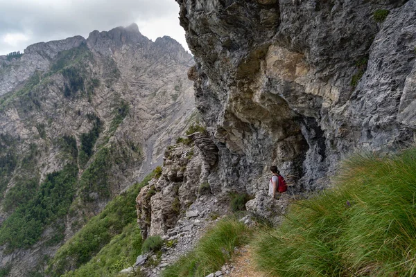 Vrouw Wandelaar Wandelen Alpen Ligurische Alpen Italië — Stockfoto