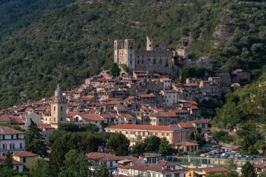 Dolceacqua antik köyü, Imperia ili, Liguria bölgesi, kuzey batı İtalya