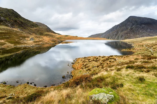 Lago Lyn Idwall en Snowdonia —  Fotos de Stock