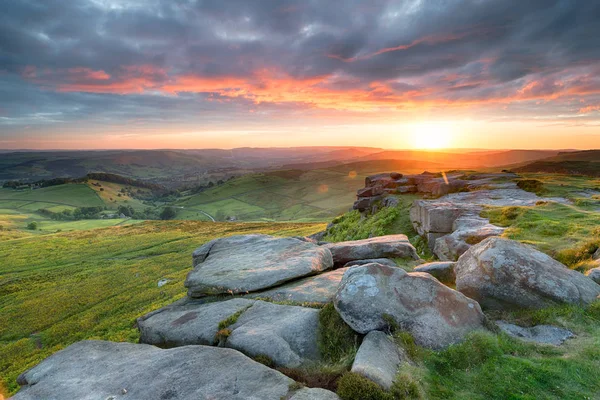 Krásný západ slunce nad Higger Tor — Stock fotografie