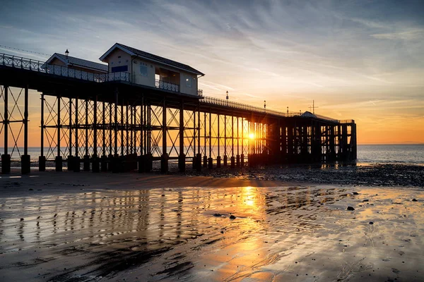 Východ slunce na molu Penarth ve Walesu — Stock fotografie