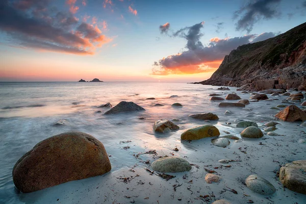 Puesta de sol en una playa de Cornish —  Fotos de Stock