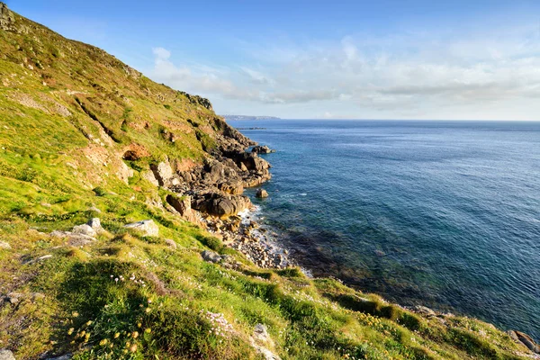 Porth Nanven kayalıklarla — Stok fotoğraf