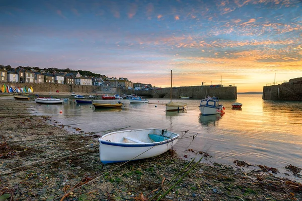 Východ slunce na Mousehole v Cornwallu — Stock fotografie