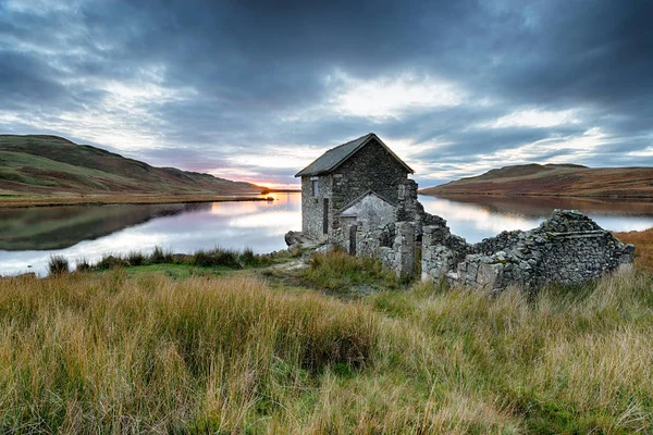 Sunset over Devoke Water in the Lake District — Stock Photo, Image