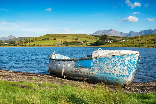 Blue Boat on the Shores of Loch Harport — Stock Photo, Image