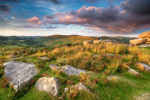 Sledovat západ slunce nad Dartmoor — Stock fotografie