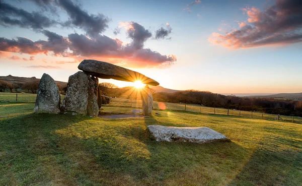 Puesta Sol Sobre Pentre Ifan Parque Nacional Pembrokeshire Gales — Foto de Stock