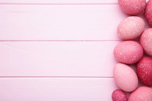 Colorful easter eggs on pink background. Easter concept — Stock Photo, Image