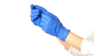 Doktor steril mavi eldivenler giyiyor. Beyaz arka planda izole edilmiş. Üst görünüm