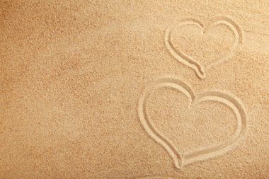 Kuma kalp çizmek. Yukarıdan görüntüle