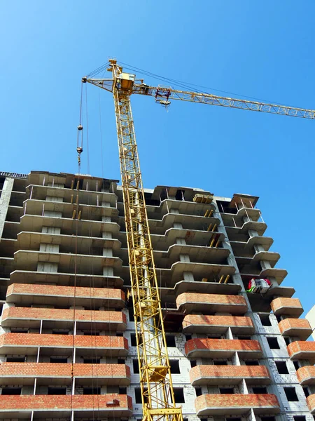 Kranich Selbstaufbaukran Über Baustelle Kran Der Nähe Von Gebäude Industrieller — Stockfoto