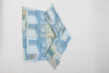 Rupiah, Endonezya para birimleri buradaki pazarda ticaret için para.