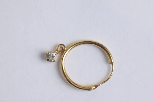 다이아몬드로 금귀고리의 — 스톡 사진