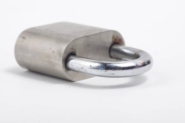 Beyaz izole bir arkaplanda kilitle