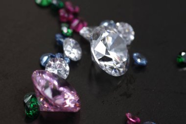 Mücevherler için kristal zirkon elmas boncukları yakın çekim 