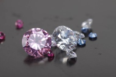 Mücevherler için kristal zirkon elmas boncukları yakın çekim 