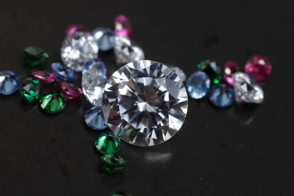 Közelkép Gyönyörű Színes Kristály Cirkónium Gyémánt Gyöngyök Ékszerek — Stock Fotó