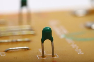 Yazdırılmış devre kartı / Pcb üzerindeki elektronik parçaların / bileşenlerin çekimlerini kapat