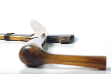 Rencong, Endonezya, Aceh 'ten geleneksel bir silah. Yakın dövüş sırasında düşmanları bıçaklamak için kullanılır.