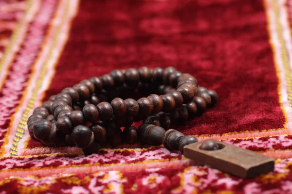 Close Shoot Praying Beads Sajadah Carpet Moslem Prayed — Stok Foto