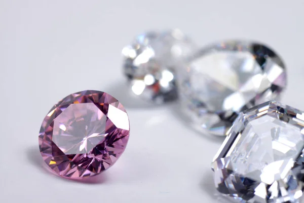 Macro Brotos Cor Rosa Redonda Diamante Brilhante Forma Isolada — Fotografia de Stock