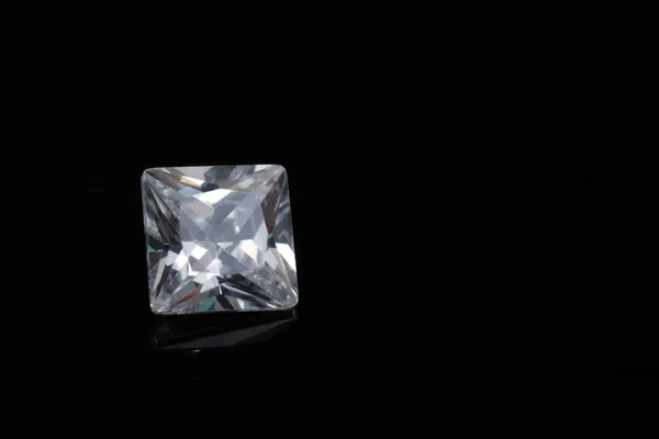 Λαμπερό Αστραφτερό Διαυγές Διαμάντι Κοντινό Πλάνο Απομονωμένο Φόντο — Φωτογραφία Αρχείου