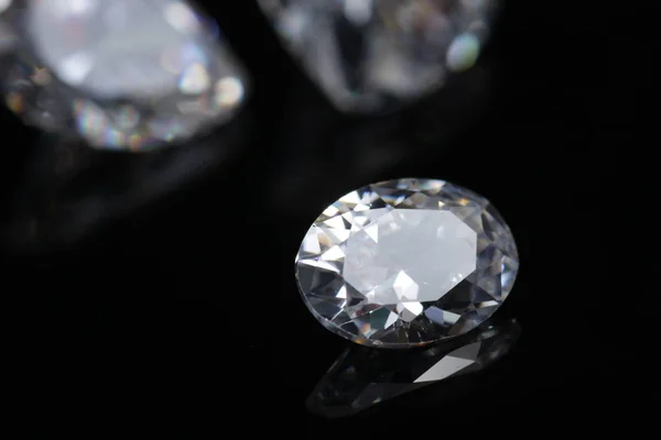 Diamant Clair Étincelant Brillant Pousse Rapprochée Sur Fond Isolé — Photo