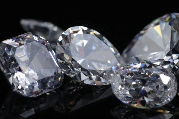 Macro Brotos Grupo Diamantes Que Tem Diferentes Formas Coração Redondo — Fotografia de Stock