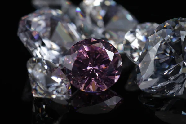 Μακρο Βλαστοί Από Ροζ Χρώμα Στρογγυλό Σχήμα Λαμπερό Διαμάντι Απομονωμένο — Φωτογραφία Αρχείου