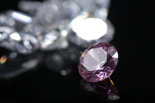 Makro Hajtások Rózsaszín Színű Kerek Alakú Fényes Gyémánt Elszigetelt — Stock Fotó