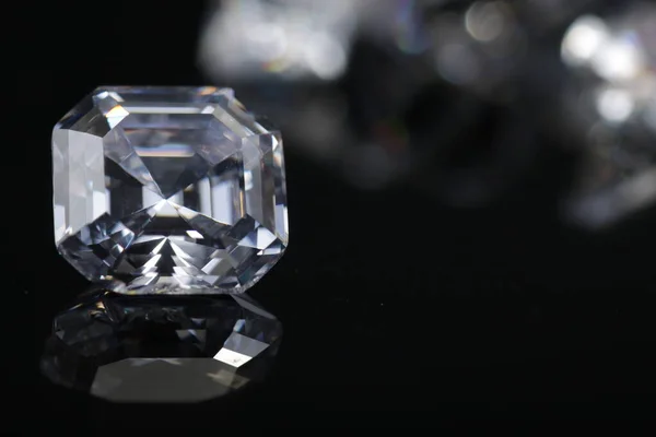 Brote Cerca Diamante Brillante Que Facetas Las Formas Asscher Fondo —  Fotos de Stock
