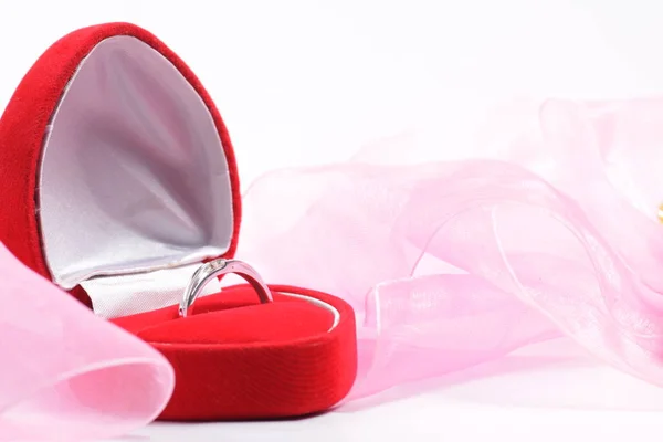 White Gold Engagement Ring Red Heart Shaped Jewelry Box — 스톡 사진