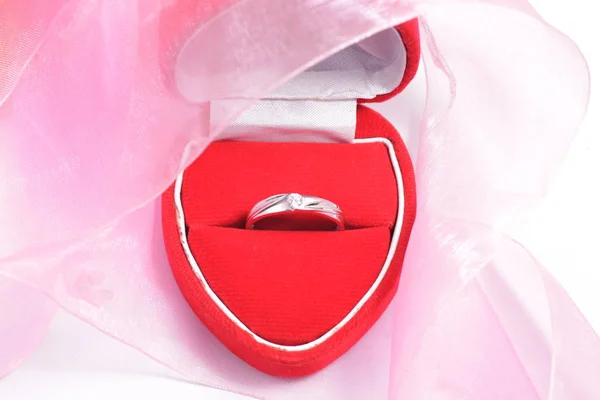 White Gold Engagement Ring Red Heart Shaped Jewelry Box — 스톡 사진