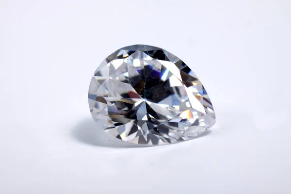 Close Sparare Diamante Shinny Che Sfaccettato Pera Forme Isolato Sfondo — Foto Stock