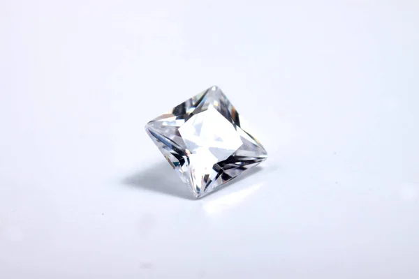 Lysande Gnistrande Klar Diamant Närbild Skjuta Isolerad Bakgrund — Stockfoto