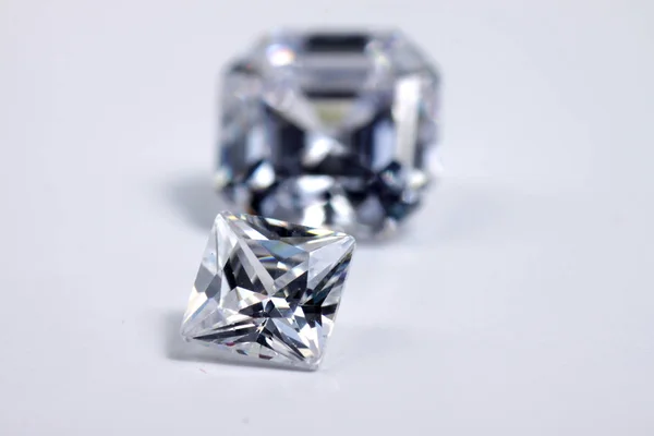 Diamant Clair Étincelant Brillant Pousse Rapprochée Sur Fond Isolé — Photo