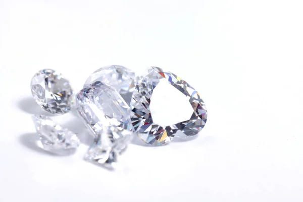 Macro Brote Corazón Forma Diamante Brillante Fondo Aislado —  Fotos de Stock