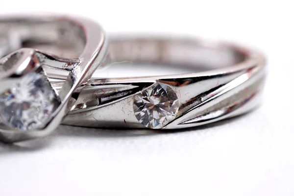 Close Shot Pair Engagement Mariage Rings Isolated — 스톡 사진