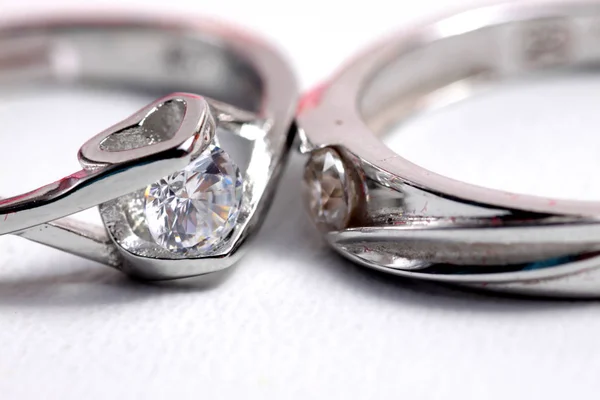 Close Shot Pair Engagement Mariage Rings Isolated — 스톡 사진