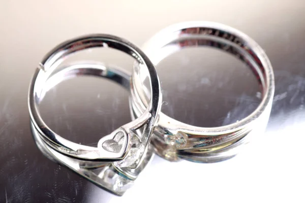 Close Shot Pair Engagement Mariage Rings Isolated — 스톡 사진