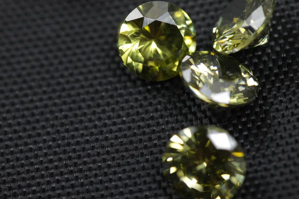 Közelkép Gyönyörű Többszínű Kristály Cirkónium Gyémánt Gyöngyök Ékszerek — Stock Fotó