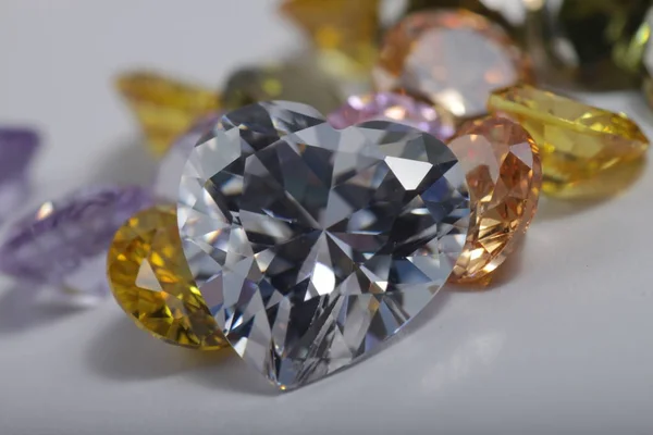 Gros Plan Coeur Brillant Forme Couleur Cristal Zircone Perles Diamant — Photo